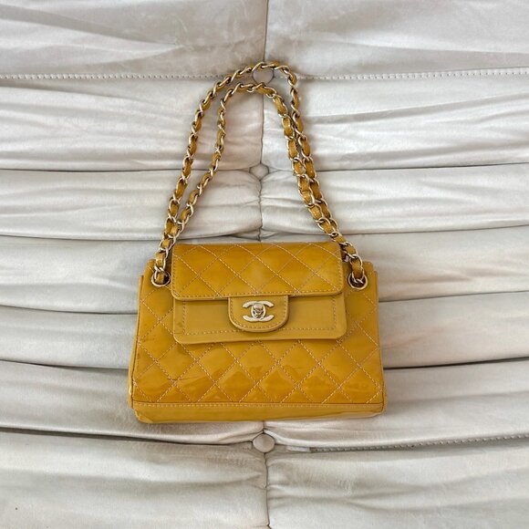 CHANEL Matelasse Chain Shoulder Bag - Picture 2 of 16